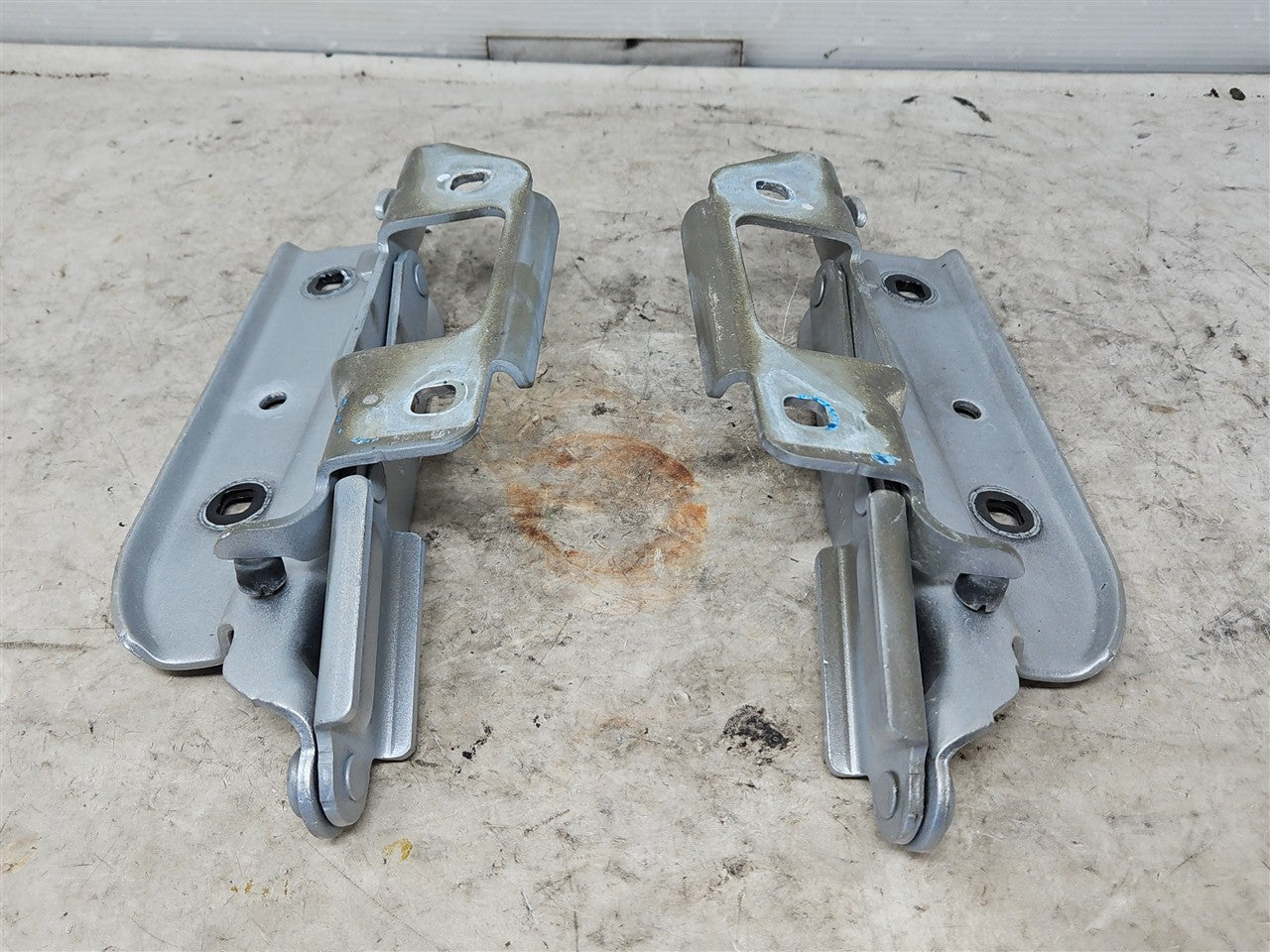 Used OEM 2010-2015 CAMARO HOOD HINGES PAIR LH RH SWITCHBLADE SILVER, actual item photo 1