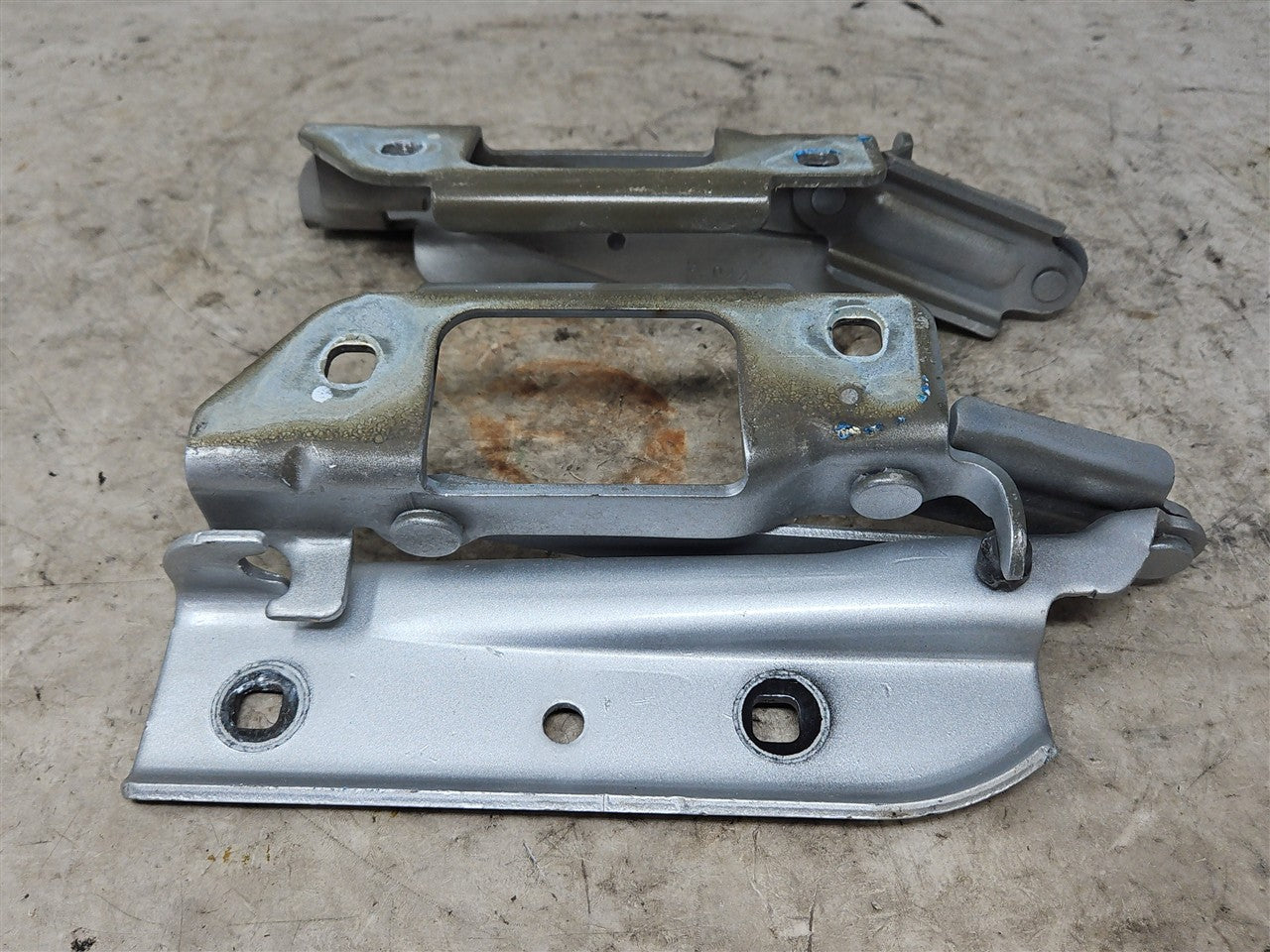 Used OEM 2010-2015 CAMARO HOOD HINGES PAIR LH RH SWITCHBLADE SILVER, actual item photo 2