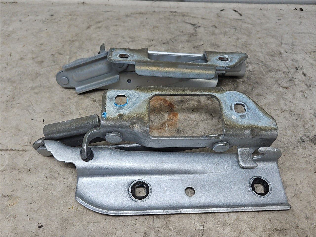 Used OEM 2010-2015 CAMARO HOOD HINGES PAIR LH RH SWITCHBLADE SILVER, actual item photo 4