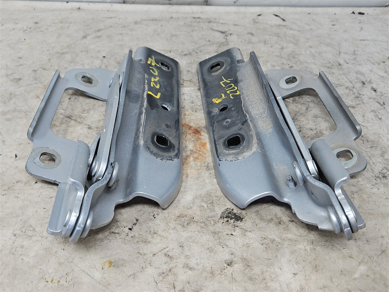 Used OEM 2010-2015 CAMARO HOOD HINGES PAIR LH RH SWITCHBLADE SILVER, actual item photo 7
