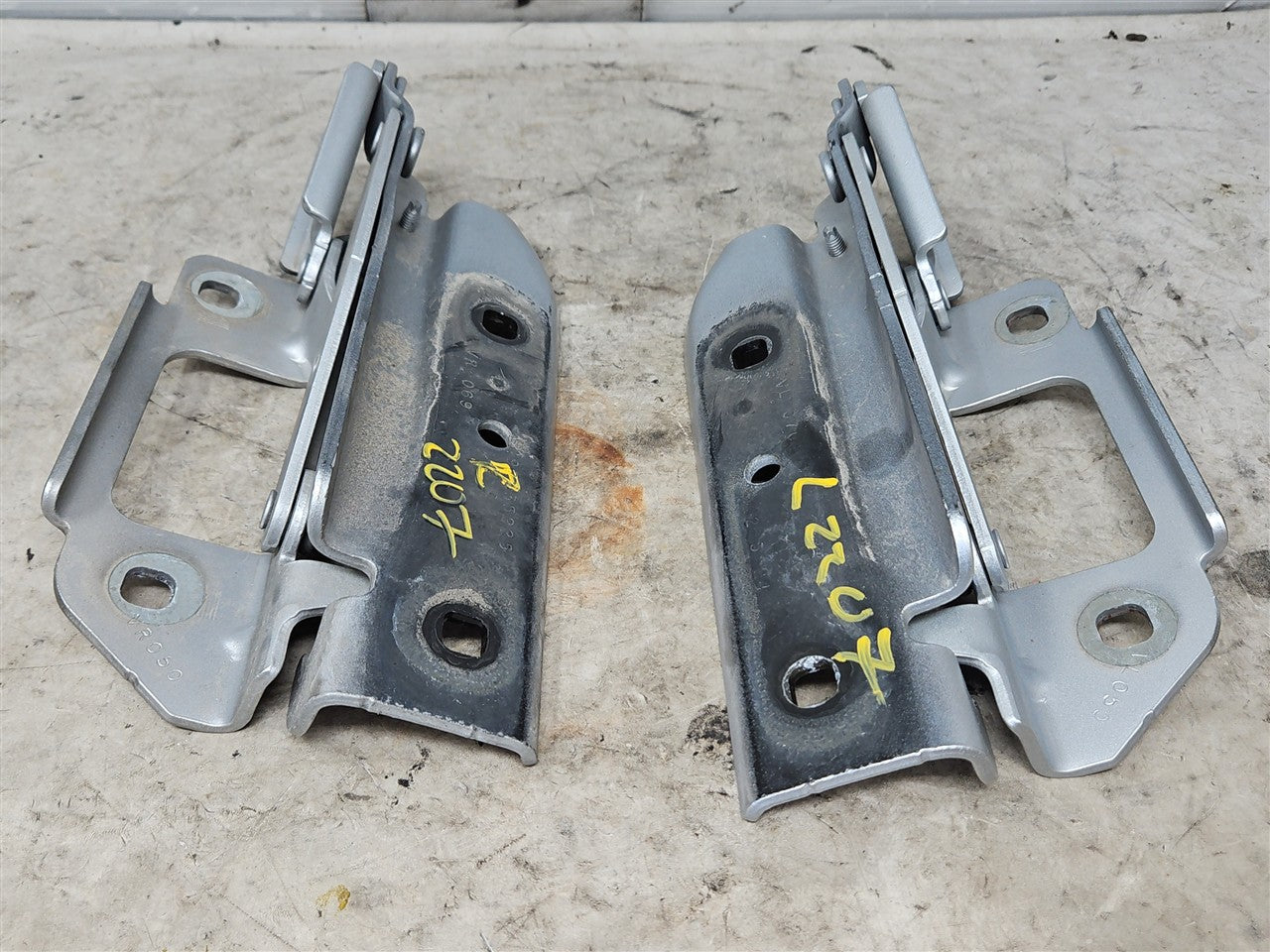 Used OEM 2010-2015 CAMARO HOOD HINGES PAIR LH RH SWITCHBLADE SILVER, actual item photo 9
