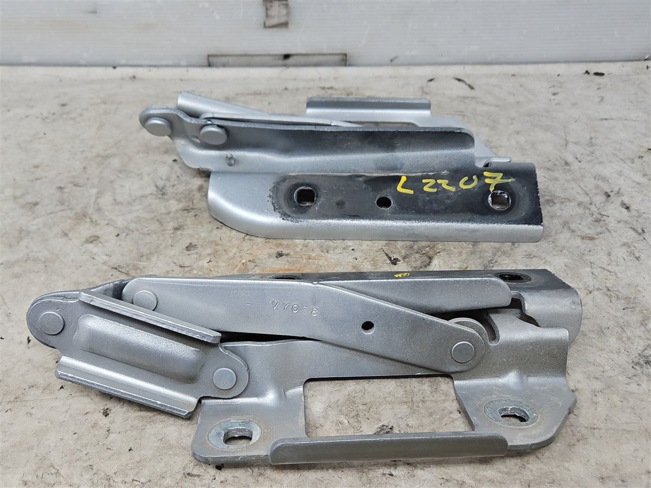 Used OEM 2010-2015 CAMARO HOOD HINGES PAIR LH RH SWITCHBLADE SILVER, actual item photo 10