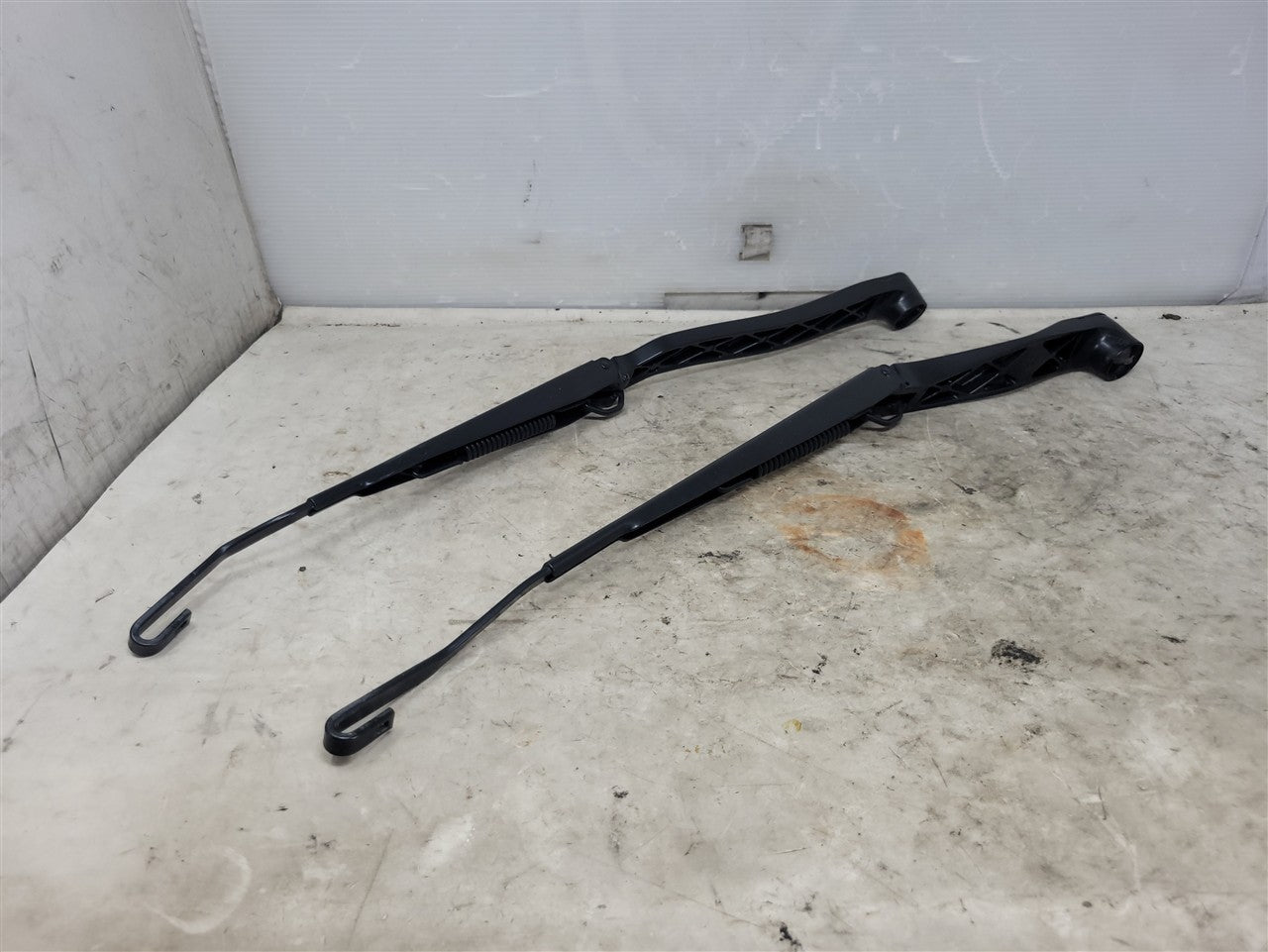 Used OEM 2010-2015 CAMARO WINDSHIELD WIPER ARMS PAIR DRIVER LH, actual item photo 4
