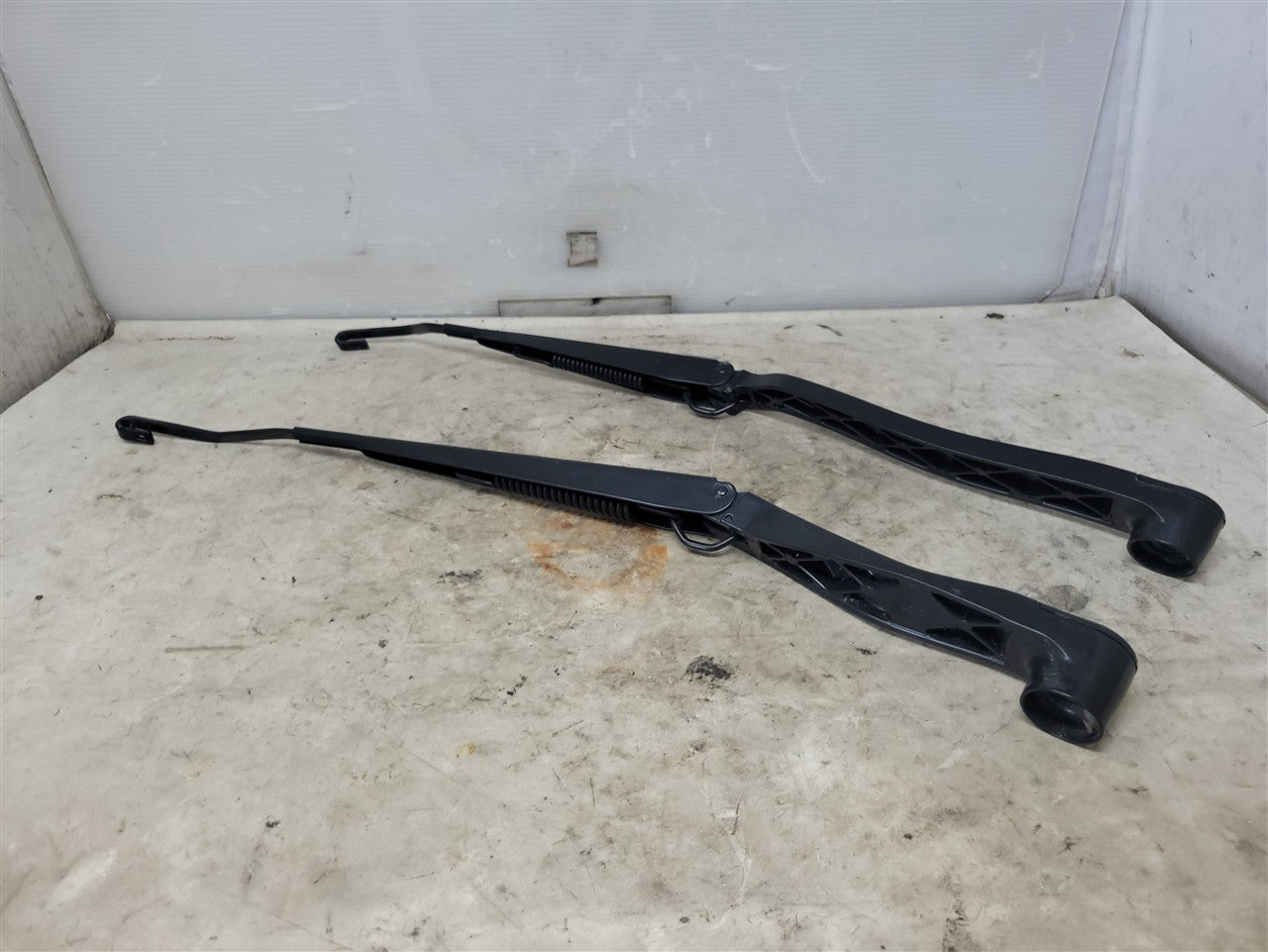 Used OEM 2010-2015 CAMARO WINDSHIELD WIPER ARMS PAIR DRIVER LH, actual item photo 6