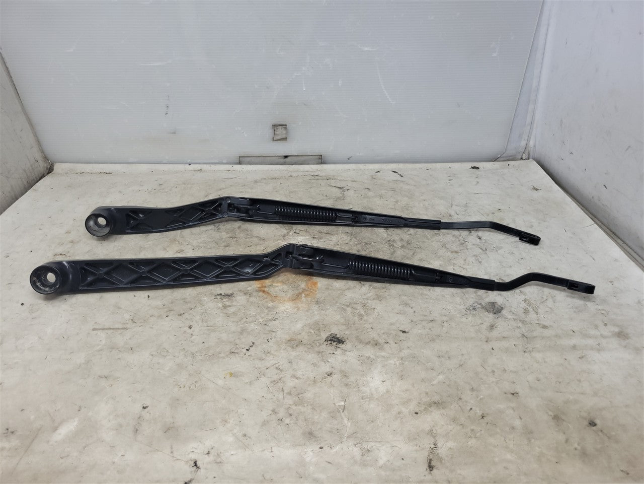Used OEM 2010-2015 CAMARO WINDSHIELD WIPER ARMS PAIR DRIVER LH, actual item photo 9