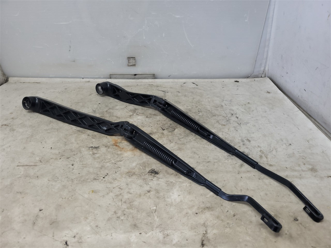 Used OEM 2010-2015 CAMARO WINDSHIELD WIPER ARMS PAIR DRIVER LH, actual item photo 10