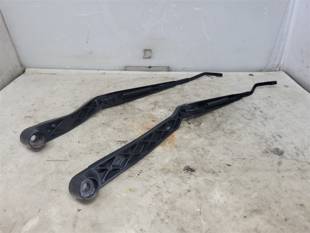 Used OEM 2010-2015 CAMARO WINDSHIELD WIPER ARMS PAIR DRIVER LH, actual item photo 11