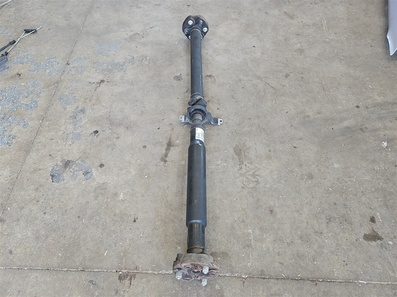 Used OEM 2010-2015 CAMARO SS AUTO REAR DRIVE SHAFT 92237000, actual item photo 1