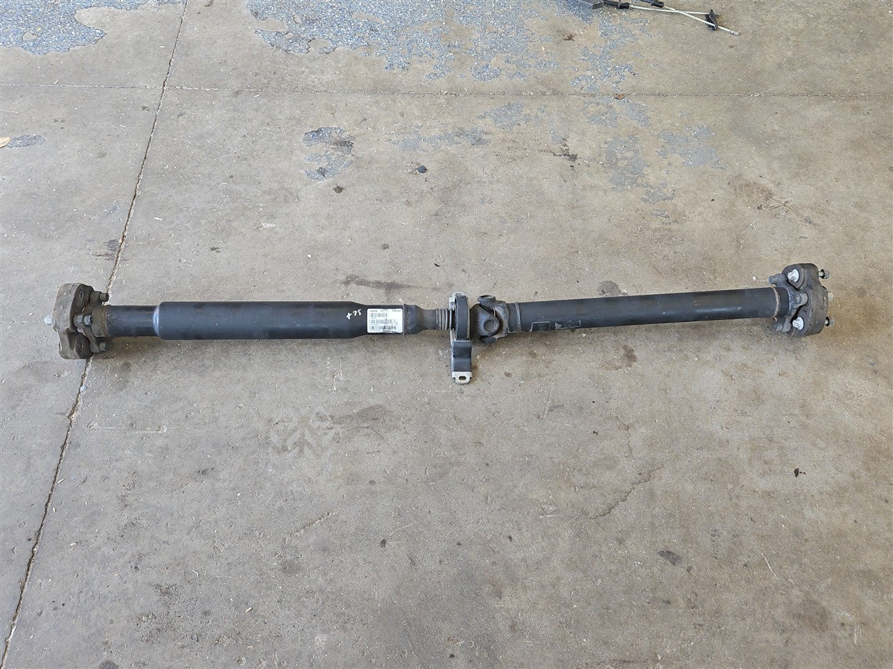 Used OEM 2010-2015 CAMARO SS AUTO REAR DRIVE SHAFT 92237000, actual item photo 2