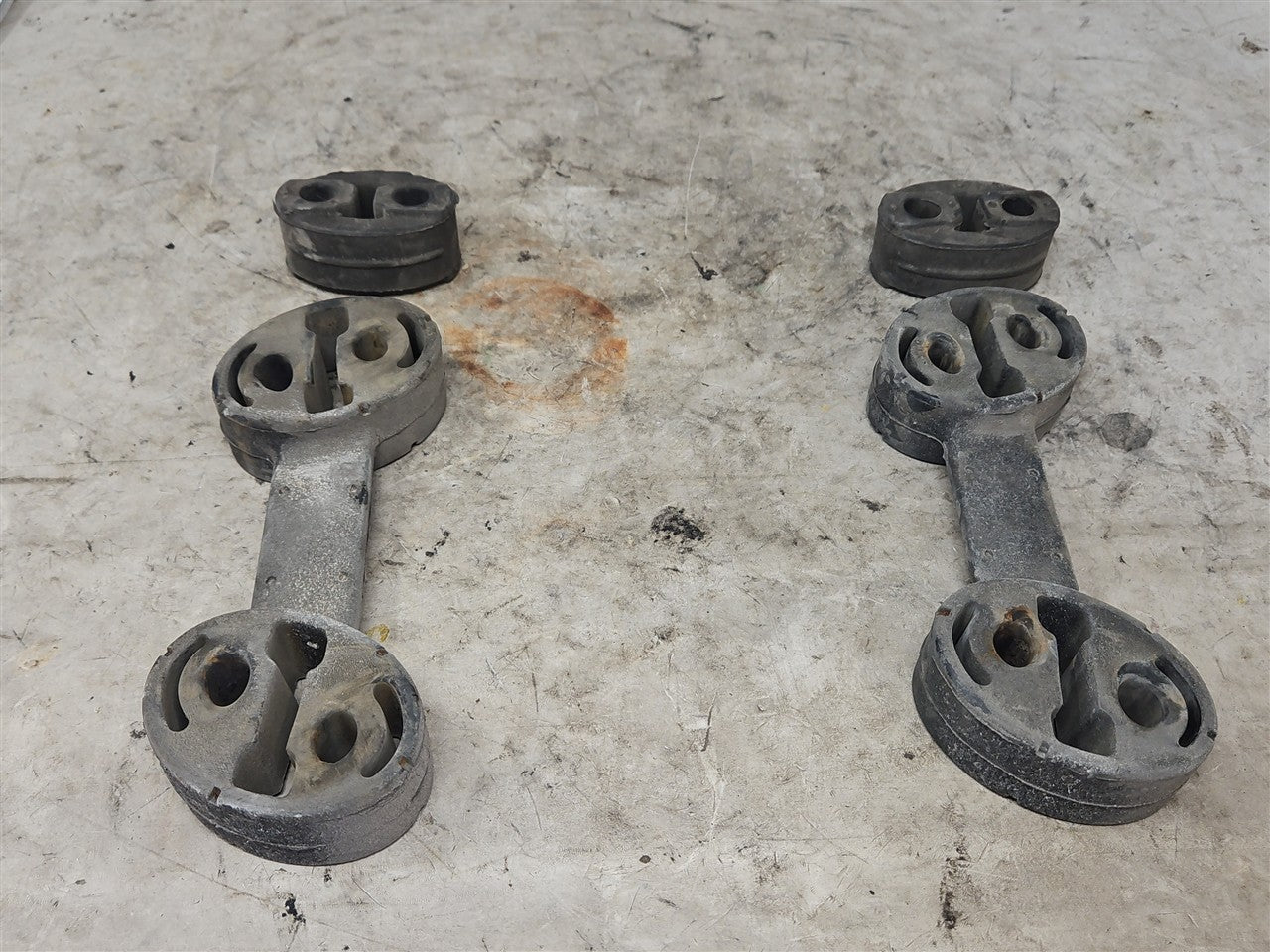 Used OEM 2010-2015 CAMARO SS REAR EXHAUST HANGERS SET OF 4 92231199, actual item photo 9