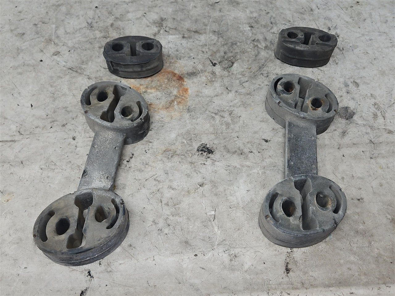 Used OEM 2010-2015 CAMARO SS REAR EXHAUST HANGERS SET OF 4 92231199, actual item photo 11
