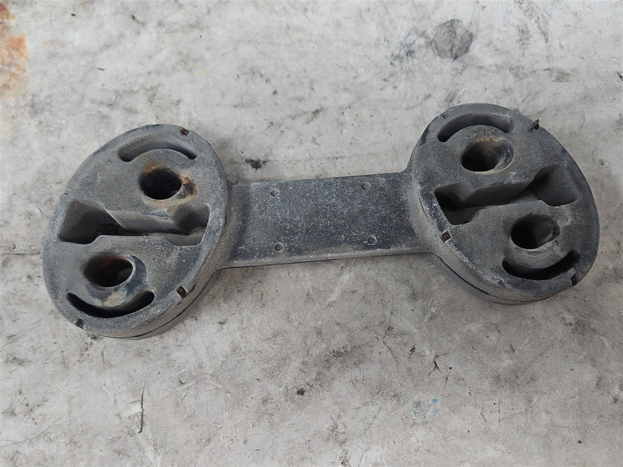 Used OEM 2010-2015 CAMARO SS REAR EXHAUST HANGERS SET OF 4 92231199, actual item photo 13