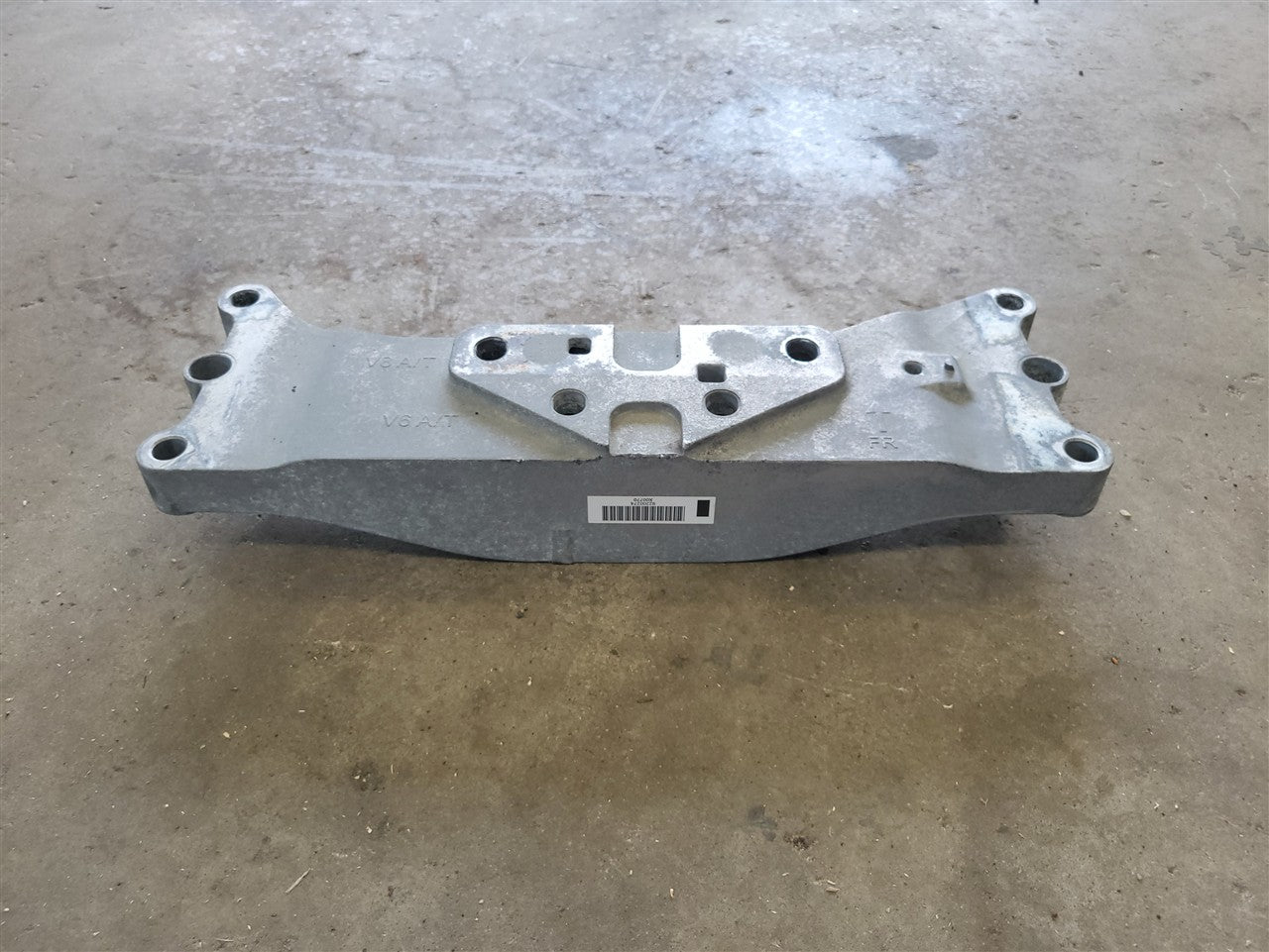 Used OEM 2010-2015 CAMARO AUTOMATIC TRANSMISSION CROSSMEMBER SUPPORT, actual item photo 2