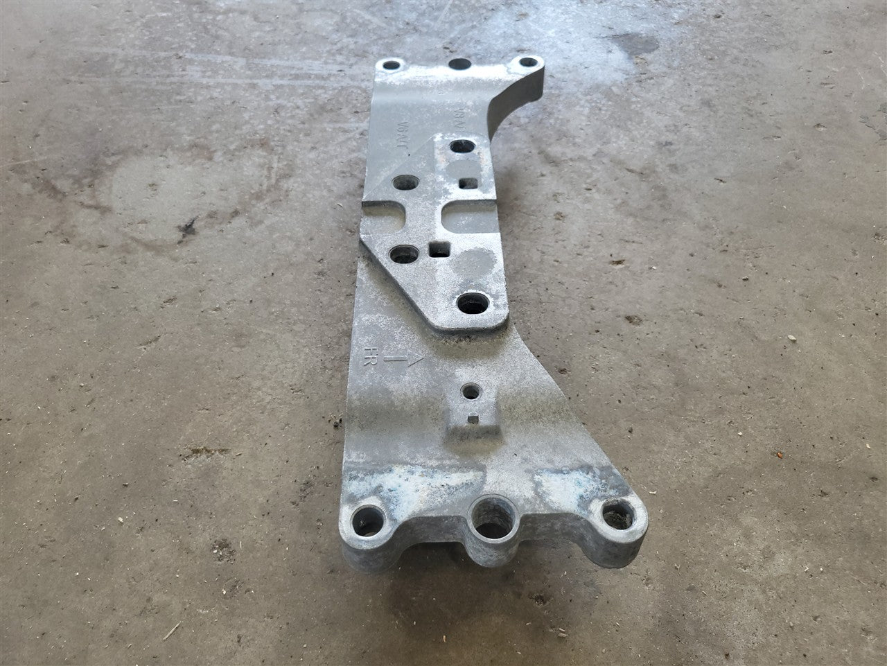 Used OEM 2010-2015 CAMARO AUTOMATIC TRANSMISSION CROSSMEMBER SUPPORT, actual item photo 3