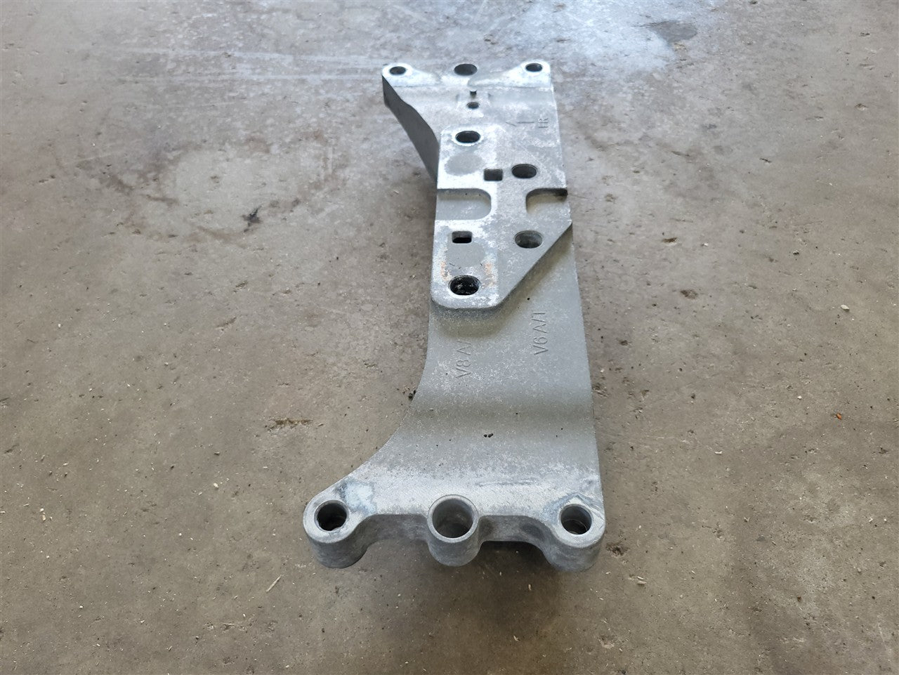 Used OEM 2010-2015 CAMARO AUTOMATIC TRANSMISSION CROSSMEMBER SUPPORT, actual item photo 5