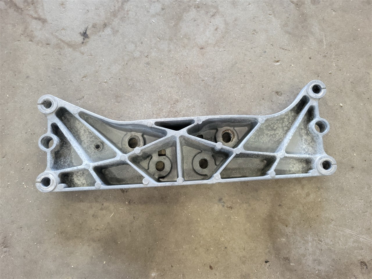 Used OEM 2010-2015 CAMARO AUTOMATIC TRANSMISSION CROSSMEMBER SUPPORT, actual item photo 6