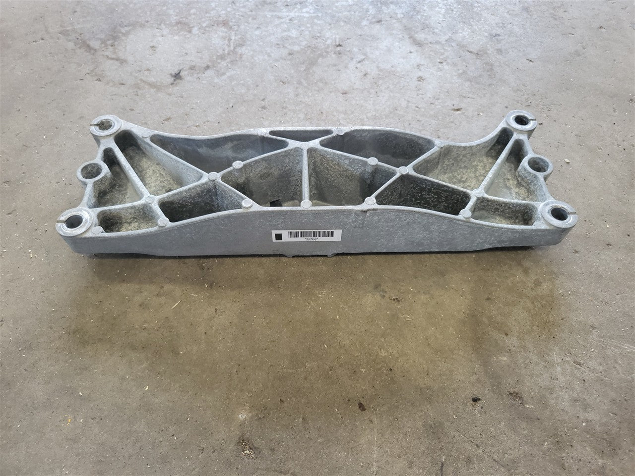 Used OEM 2010-2015 CAMARO AUTOMATIC TRANSMISSION CROSSMEMBER SUPPORT, actual item photo 7