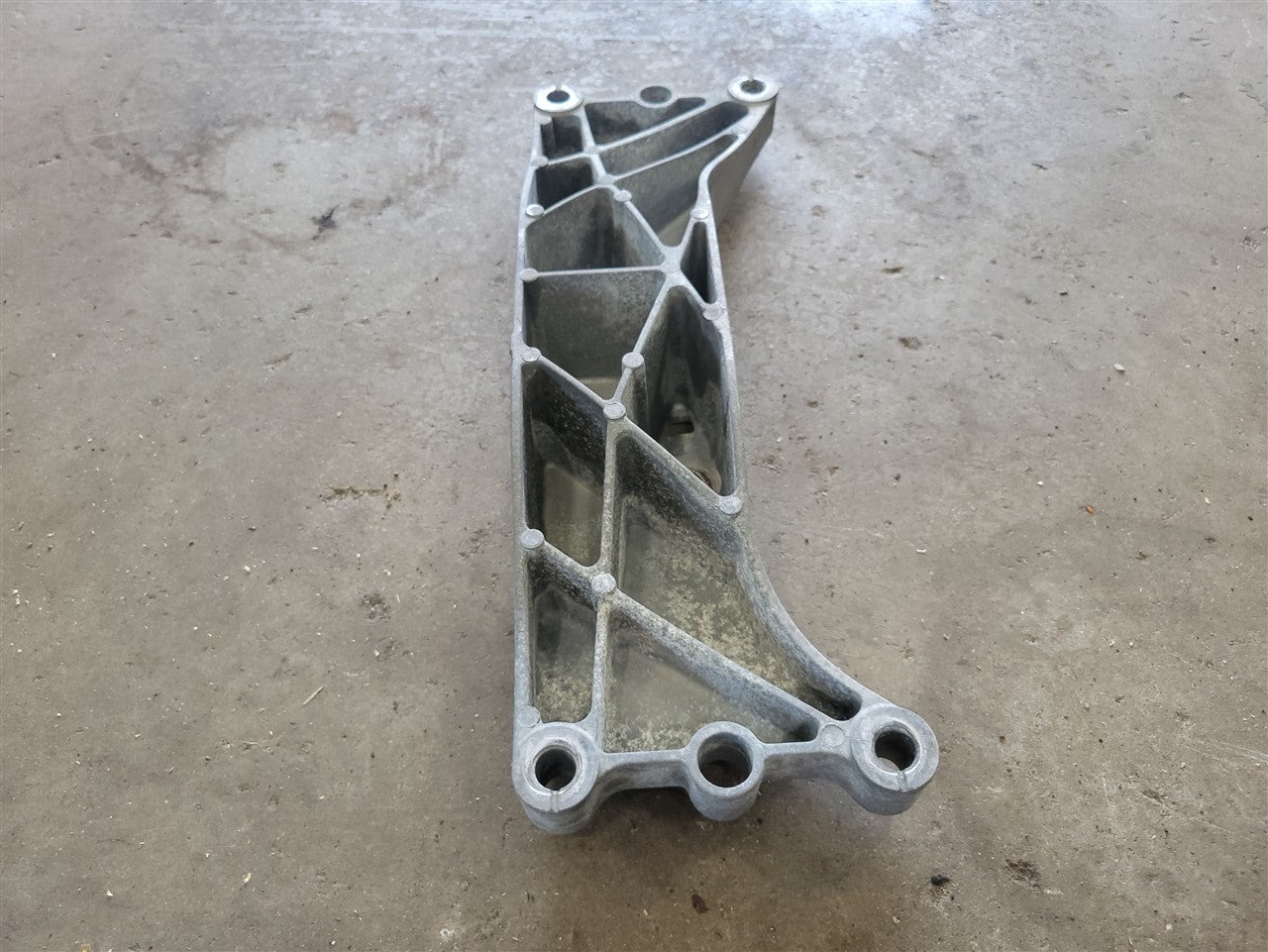 Used OEM 2010-2015 CAMARO AUTOMATIC TRANSMISSION CROSSMEMBER SUPPORT, actual item photo 8