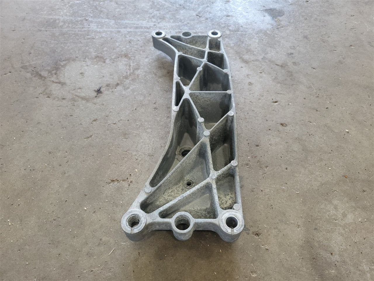 Used OEM 2010-2015 CAMARO AUTOMATIC TRANSMISSION CROSSMEMBER SUPPORT, actual item photo 10