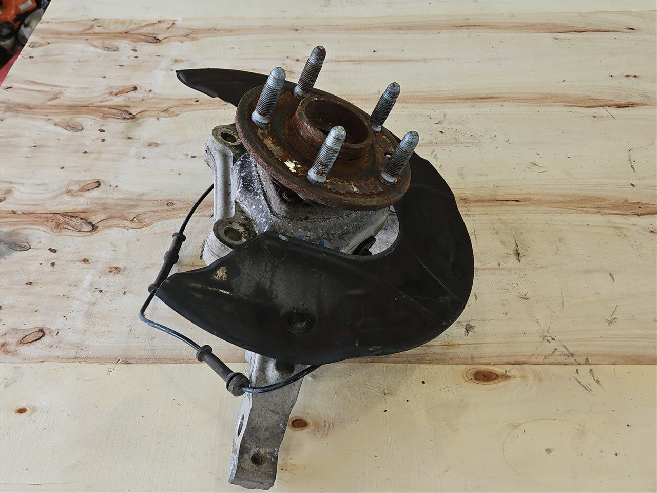 Used OEM 2010-2015 CAMARO FRONT SPINDLE KNUCKLE DRIVER LH 23192989, actual item photo 4