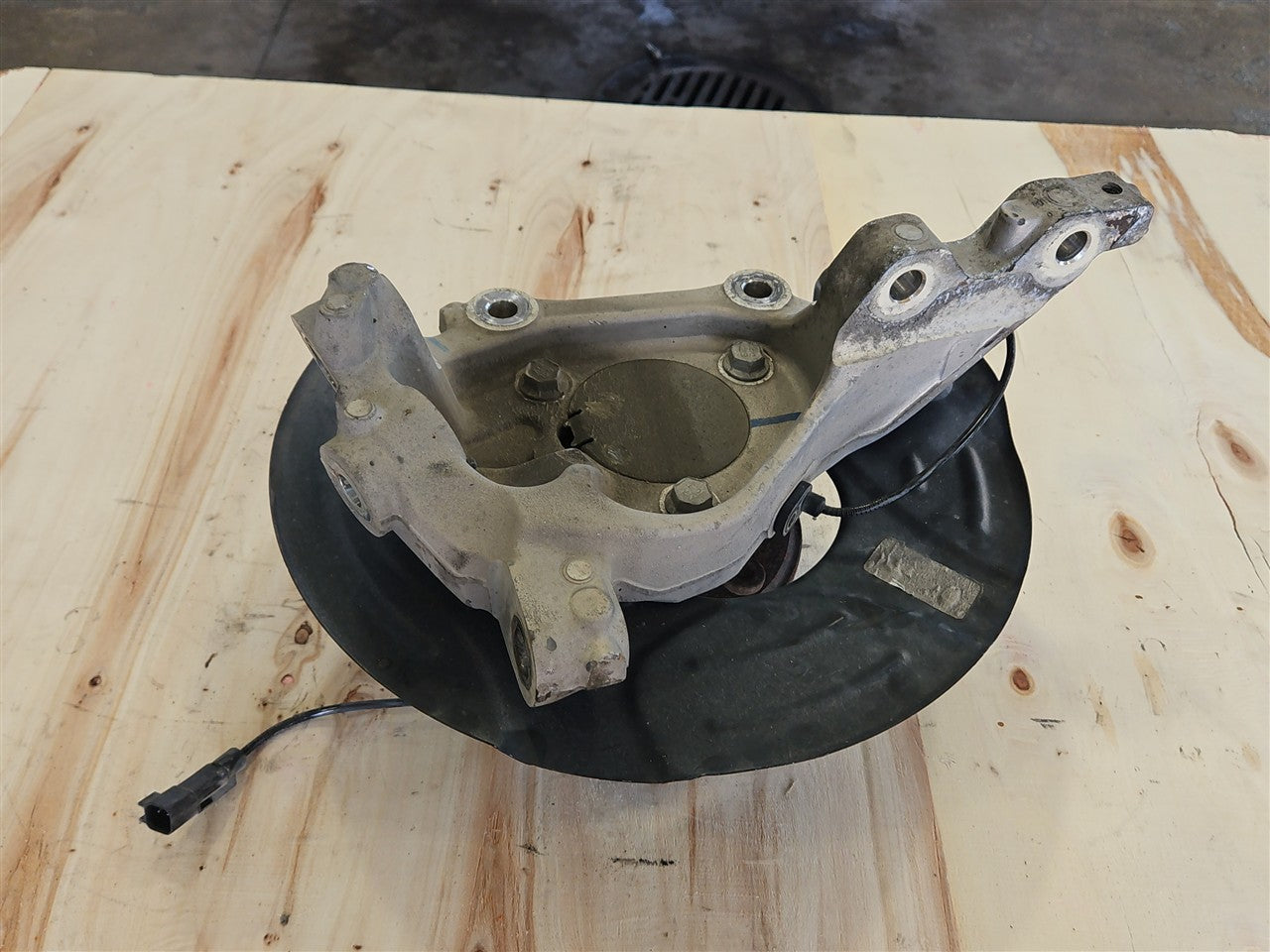 Used OEM 2010-2015 CAMARO FRONT SPINDLE KNUCKLE DRIVER LH 23192989, actual item photo 6
