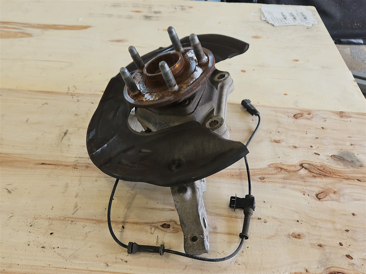 Used OEM 2010-2015 CAMARO FRONT SPINDLE KNUCKLE WITH WHEEL HUB RH, actual item photo 2