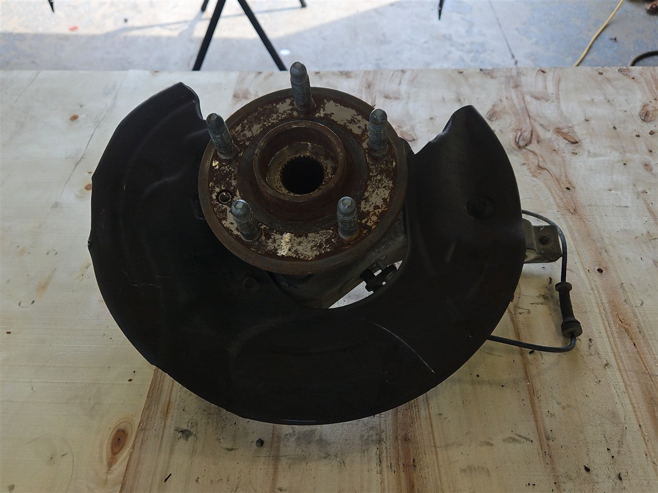 Used OEM 2010-2015 CAMARO FRONT SPINDLE KNUCKLE WITH WHEEL HUB RH, actual item photo 3