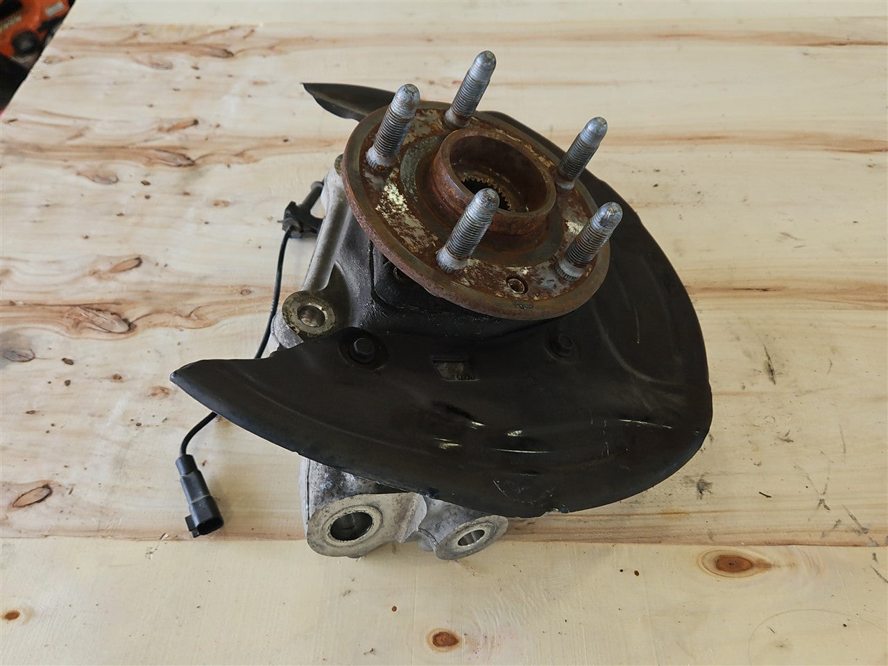 Used OEM 2010-2015 CAMARO FRONT SPINDLE KNUCKLE WITH WHEEL HUB RH, actual item photo 4