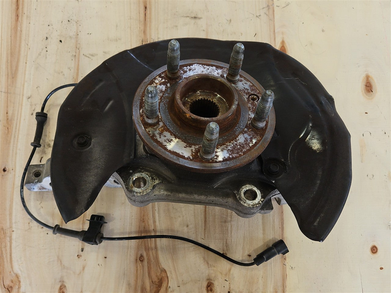 Used OEM 2010-2015 CAMARO FRONT SPINDLE KNUCKLE WITH WHEEL HUB RH, actual item photo 5