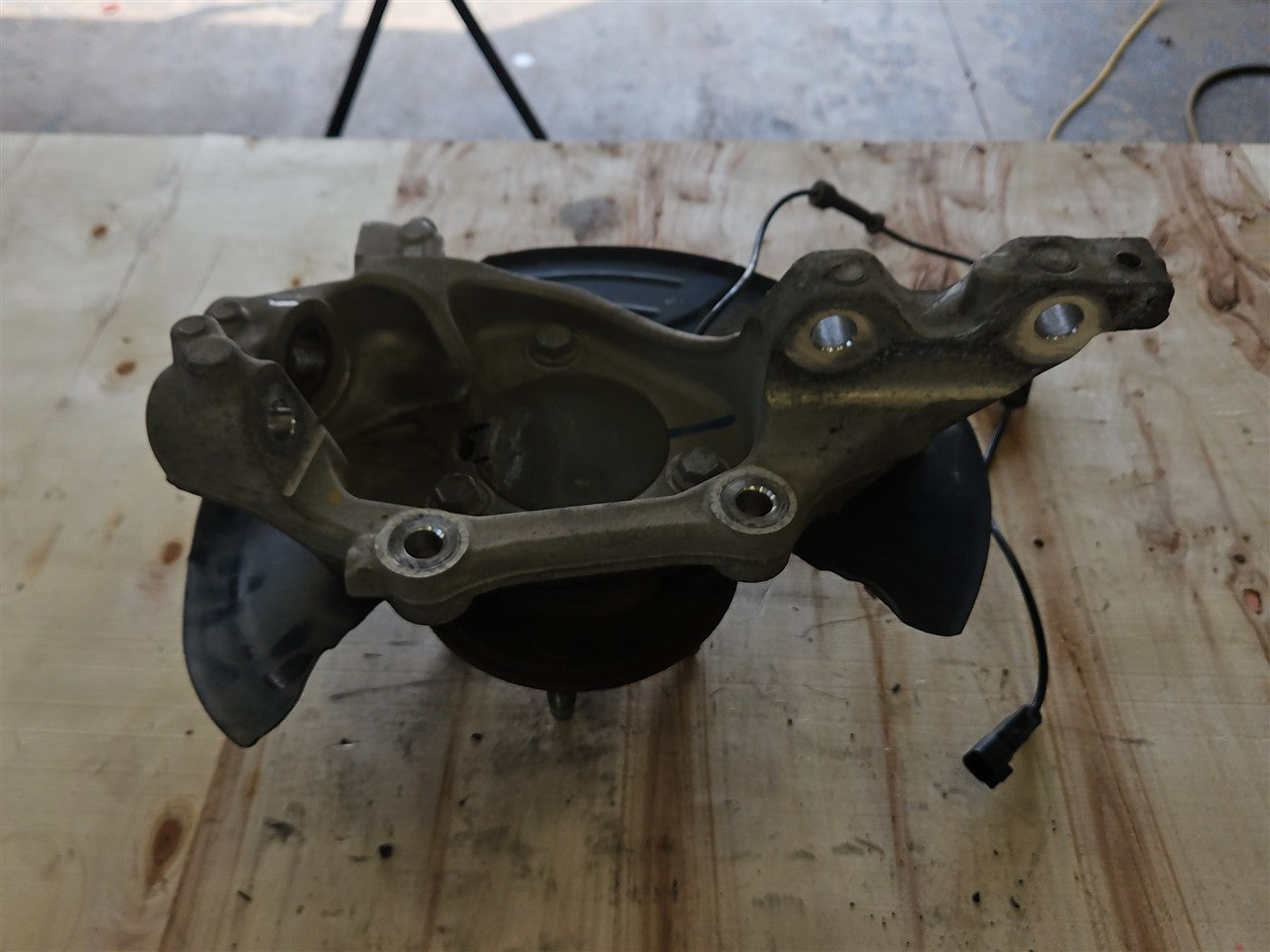 Used OEM 2010-2015 CAMARO FRONT SPINDLE KNUCKLE WITH WHEEL HUB RH, actual item photo 8