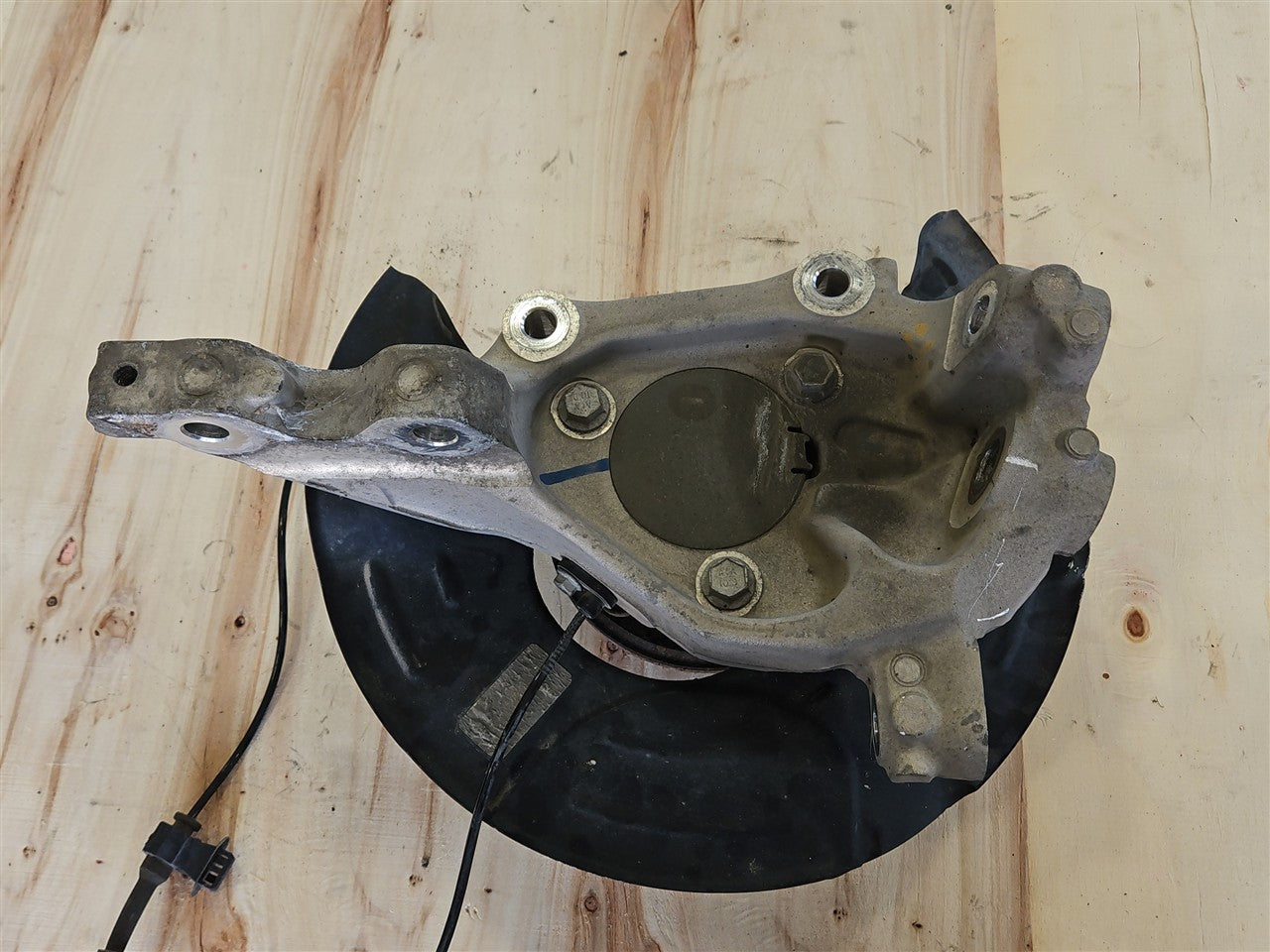 Used OEM 2010-2015 CAMARO FRONT SPINDLE KNUCKLE WITH WHEEL HUB RH, actual item photo 10
