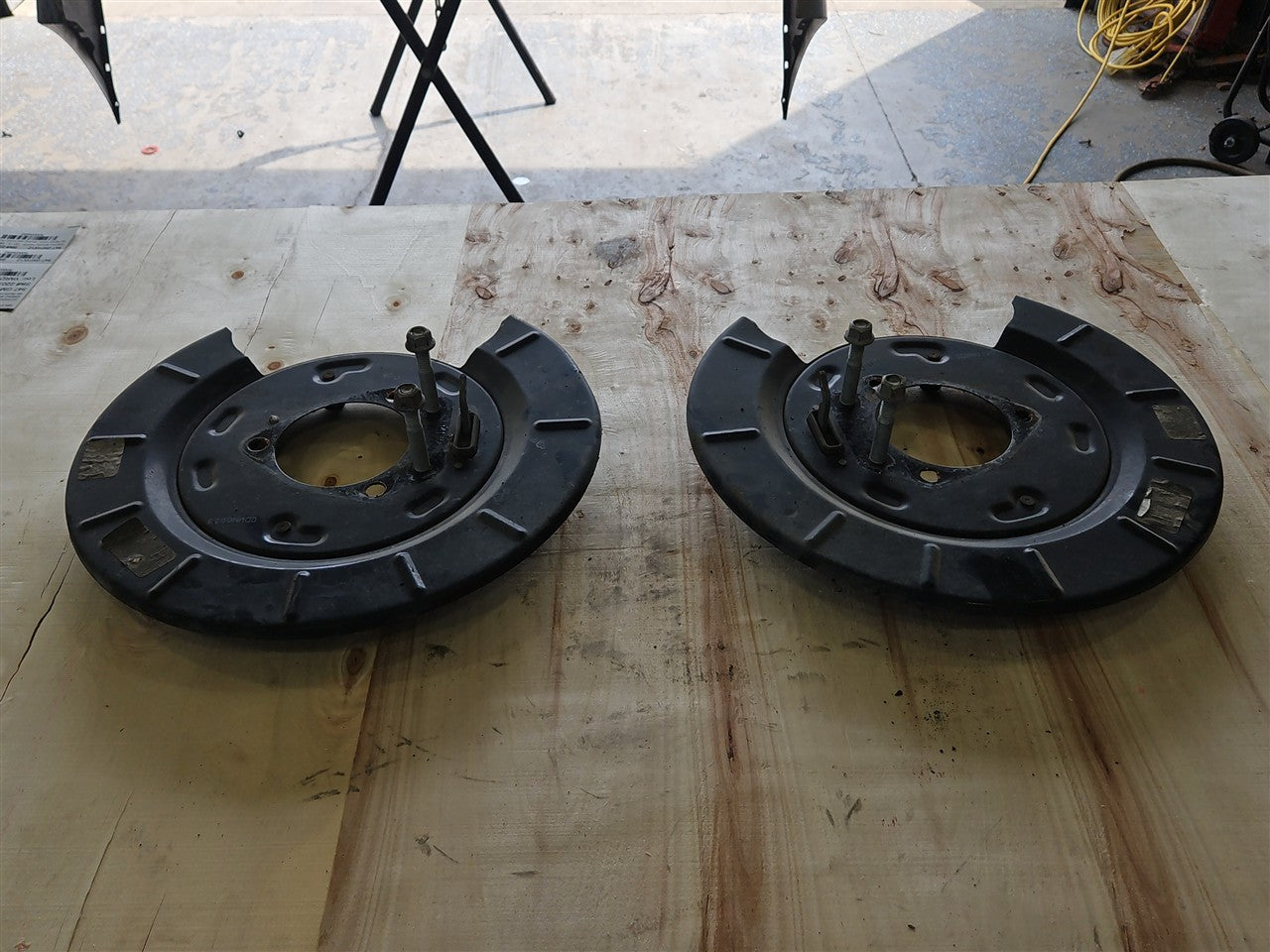 Used OEM 2010-2015 CAMARO SS REAR PARK BRAKE BACKING PLATES PAIR, actual item photo 3