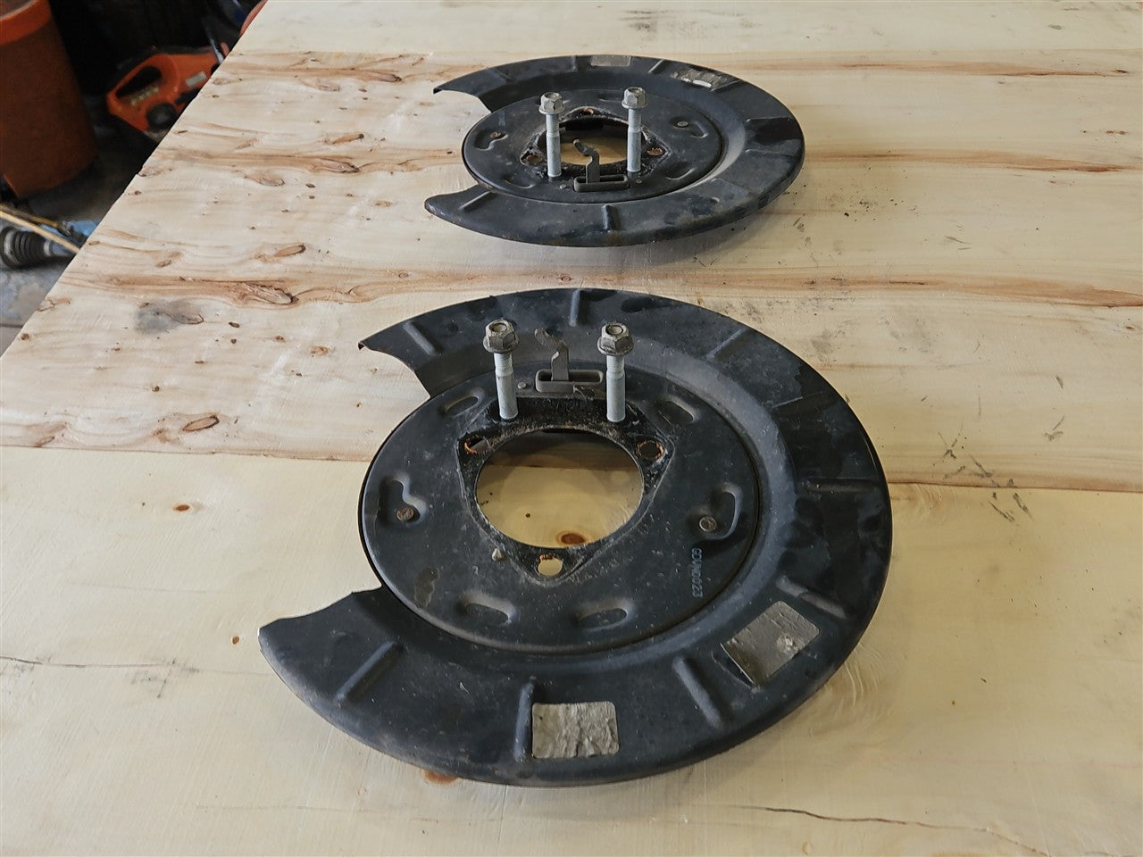 Used OEM 2010-2015 CAMARO SS REAR PARK BRAKE BACKING PLATES PAIR, actual item photo 4