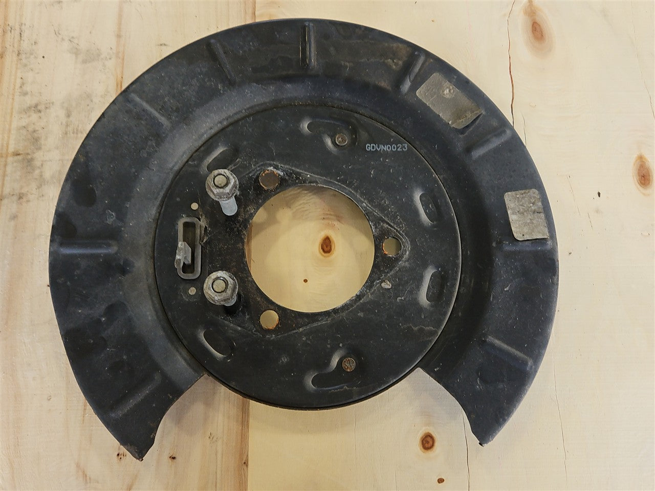 Used OEM 2010-2015 CAMARO SS REAR PARK BRAKE BACKING PLATES PAIR, actual item photo 5