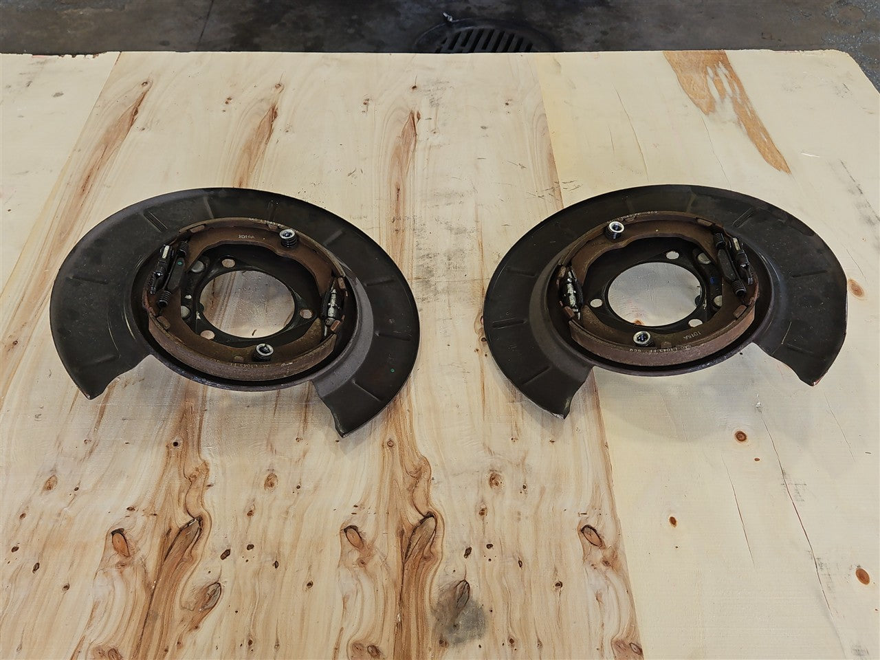 Used OEM 2010-2015 CAMARO SS REAR PARK BRAKE BACKING PLATES PAIR, actual item photo 9