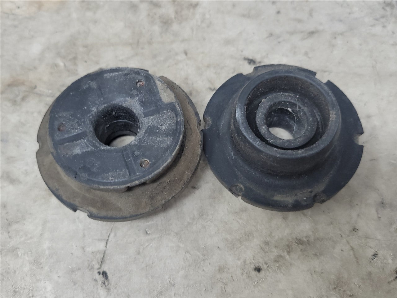 Used OEM 2010-2015 CAMARO SS UPPER AND LOWER RADIATOR MOUNTS BUSHINGS, actual item photo 3