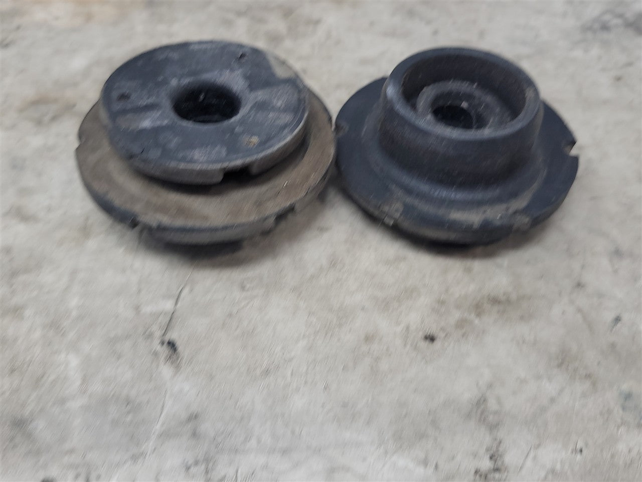 Used OEM 2010-2015 CAMARO SS UPPER AND LOWER RADIATOR MOUNTS BUSHINGS, actual item photo 4