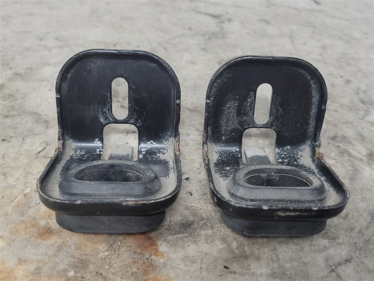 Used OEM 2010-2015 CAMARO SS UPPER AND LOWER RADIATOR MOUNTS BUSHINGS, actual item photo 5
