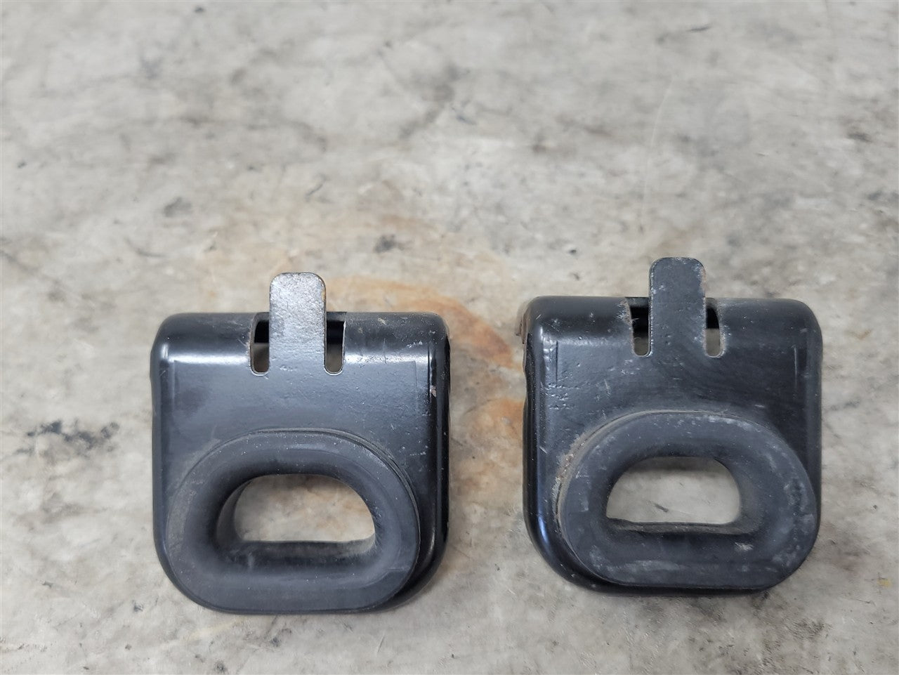 Used OEM 2010-2015 CAMARO SS UPPER AND LOWER RADIATOR MOUNTS BUSHINGS, actual item photo 6