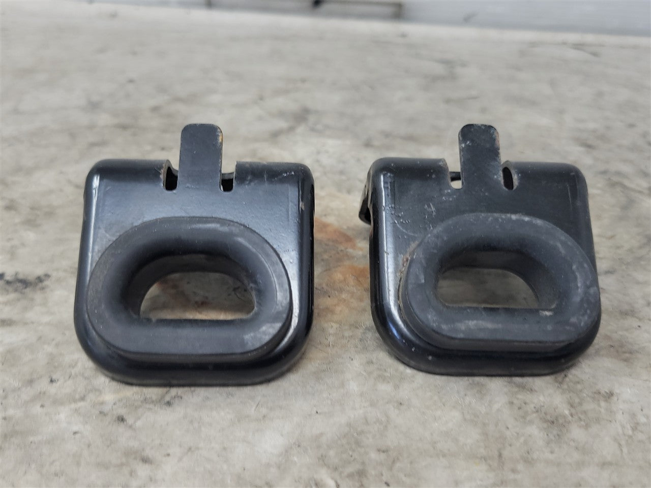 Used OEM 2010-2015 CAMARO SS UPPER AND LOWER RADIATOR MOUNTS BUSHINGS, actual item photo 7
