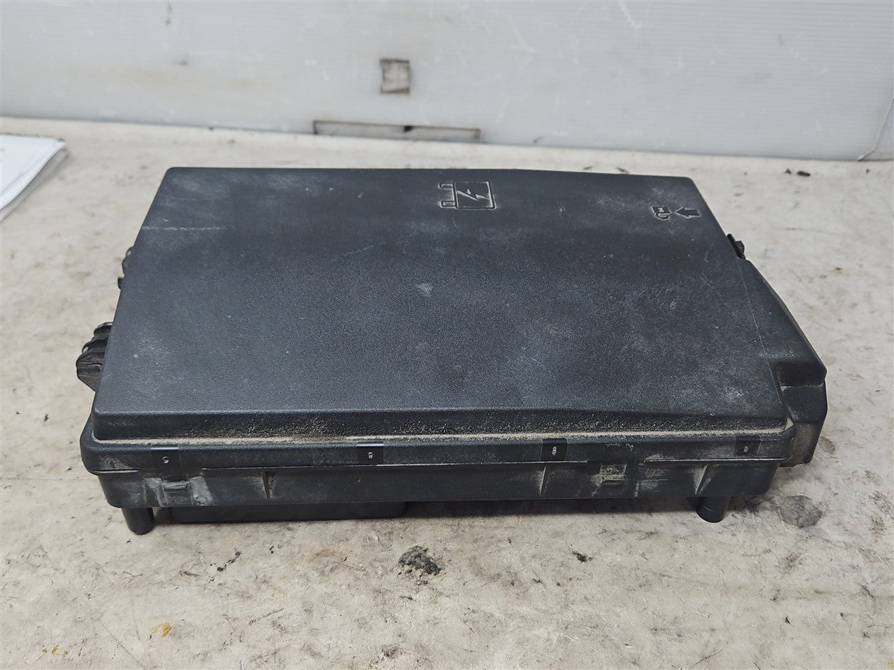 Used OEM 2012-2015 CAMARO ENGINE BAY FUSE BOX & LID 22760635, actual item photo 1
