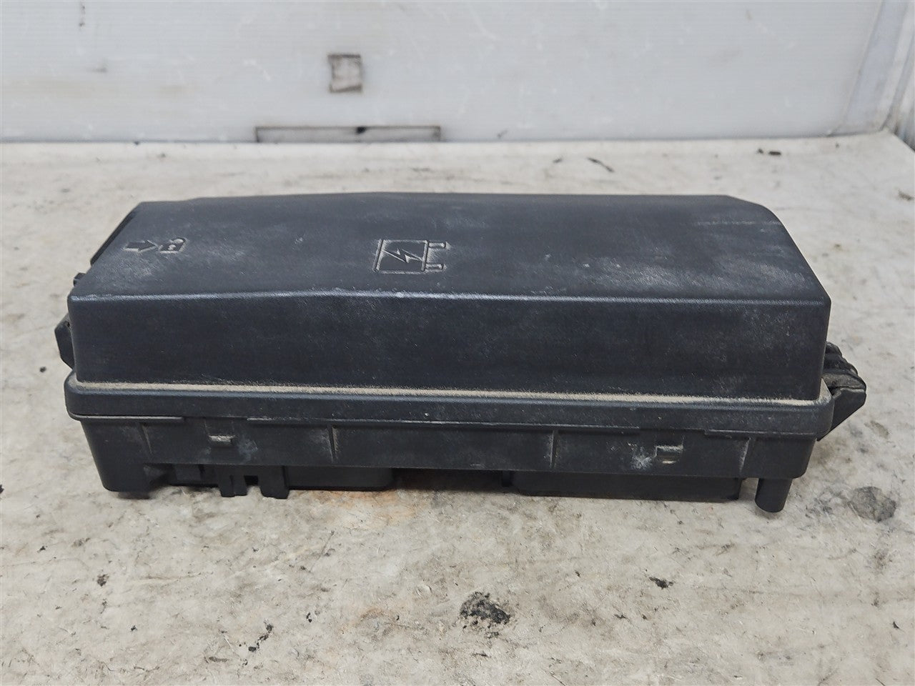 Used OEM 2012-2015 CAMARO ENGINE BAY FUSE BOX & LID 22760635, actual item photo 3