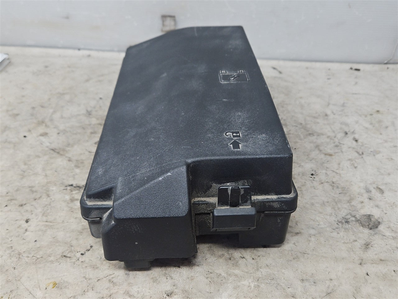 Used OEM 2012-2015 CAMARO ENGINE BAY FUSE BOX & LID 22760635, actual item photo 4