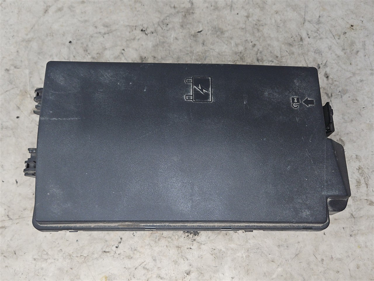 Used OEM 2012-2015 CAMARO ENGINE BAY FUSE BOX & LID 22760635, actual item photo 5