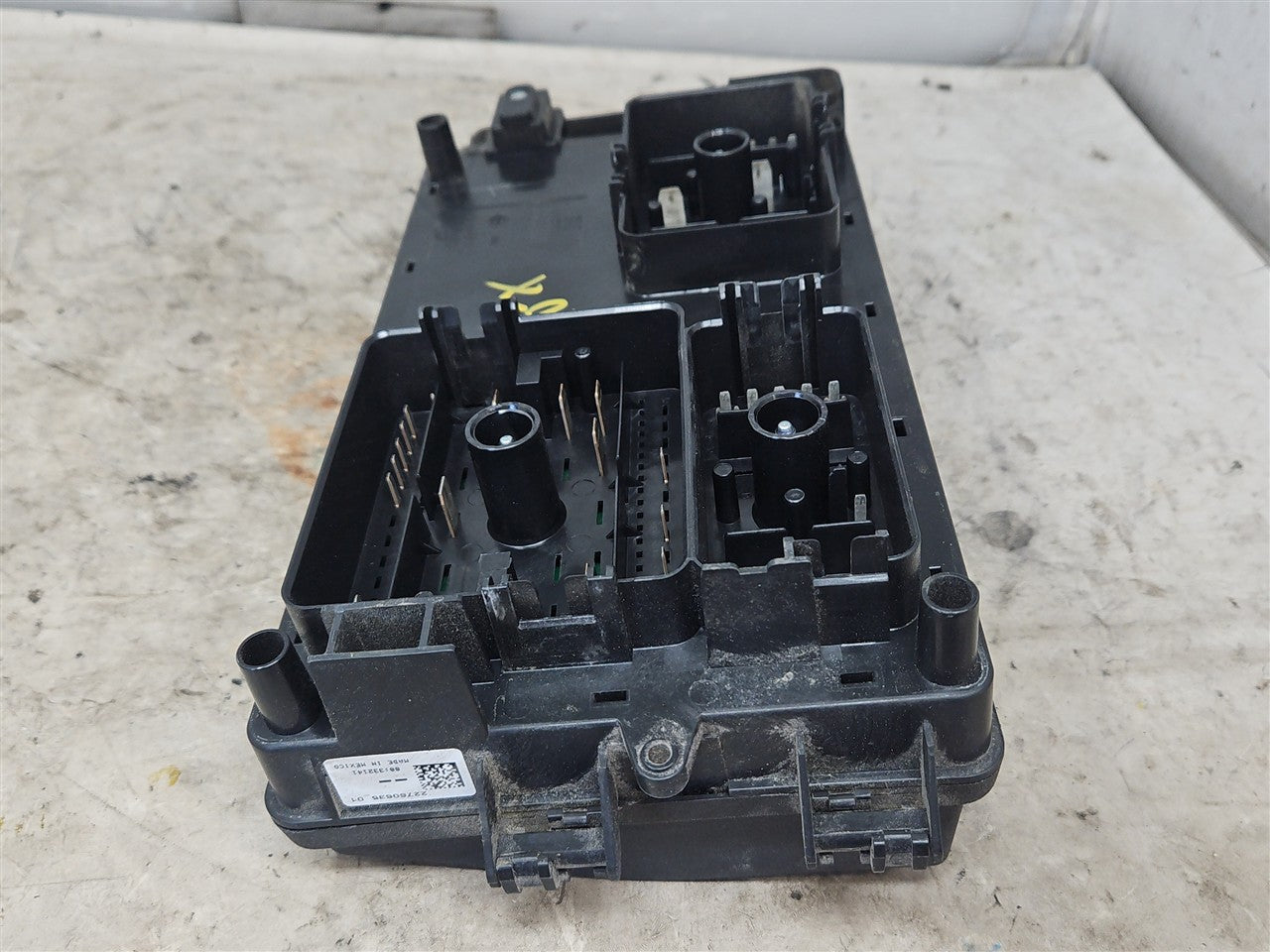 Used OEM 2012-2015 CAMARO ENGINE BAY FUSE BOX & LID 22760635, actual item photo 7