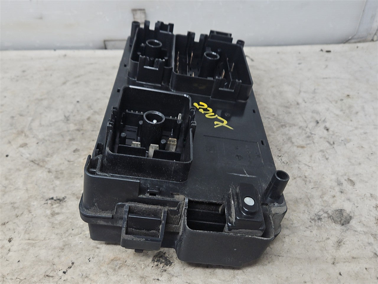 Used OEM 2012-2015 CAMARO ENGINE BAY FUSE BOX & LID 22760635, actual item photo 9