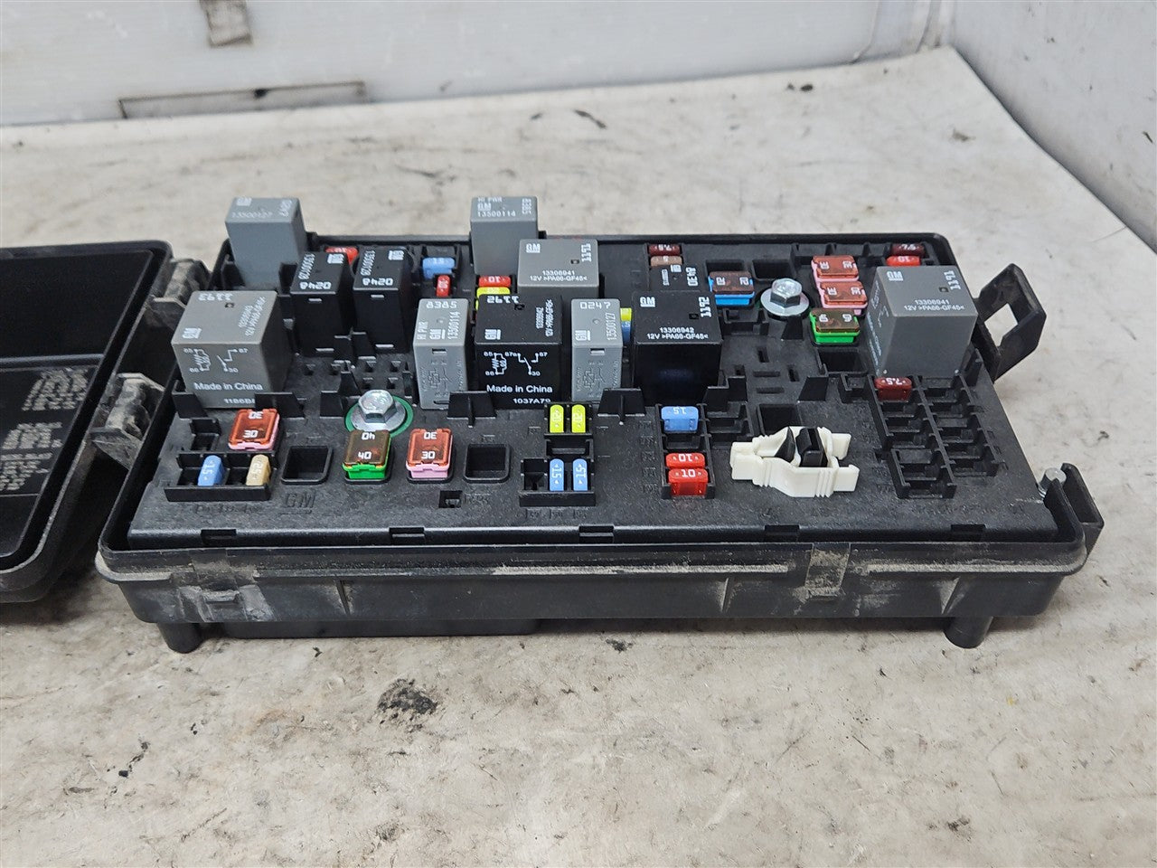 Used OEM 2012-2015 CAMARO ENGINE BAY FUSE BOX & LID 22760635, actual item photo 15