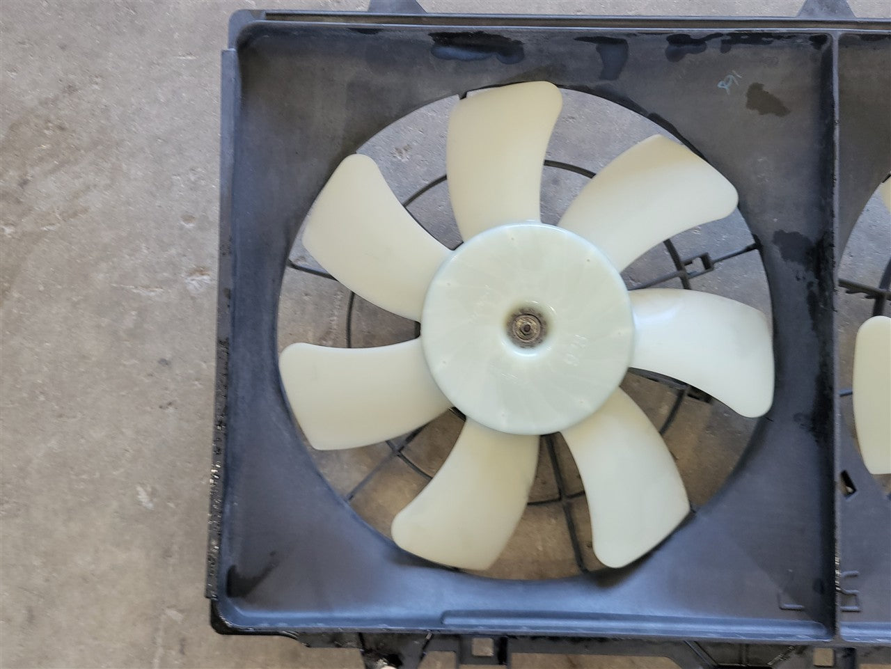 Used OEM 2012-2015 CAMARO RADIATOR COOLING FANS DUAL 6 2L, actual item photo 2