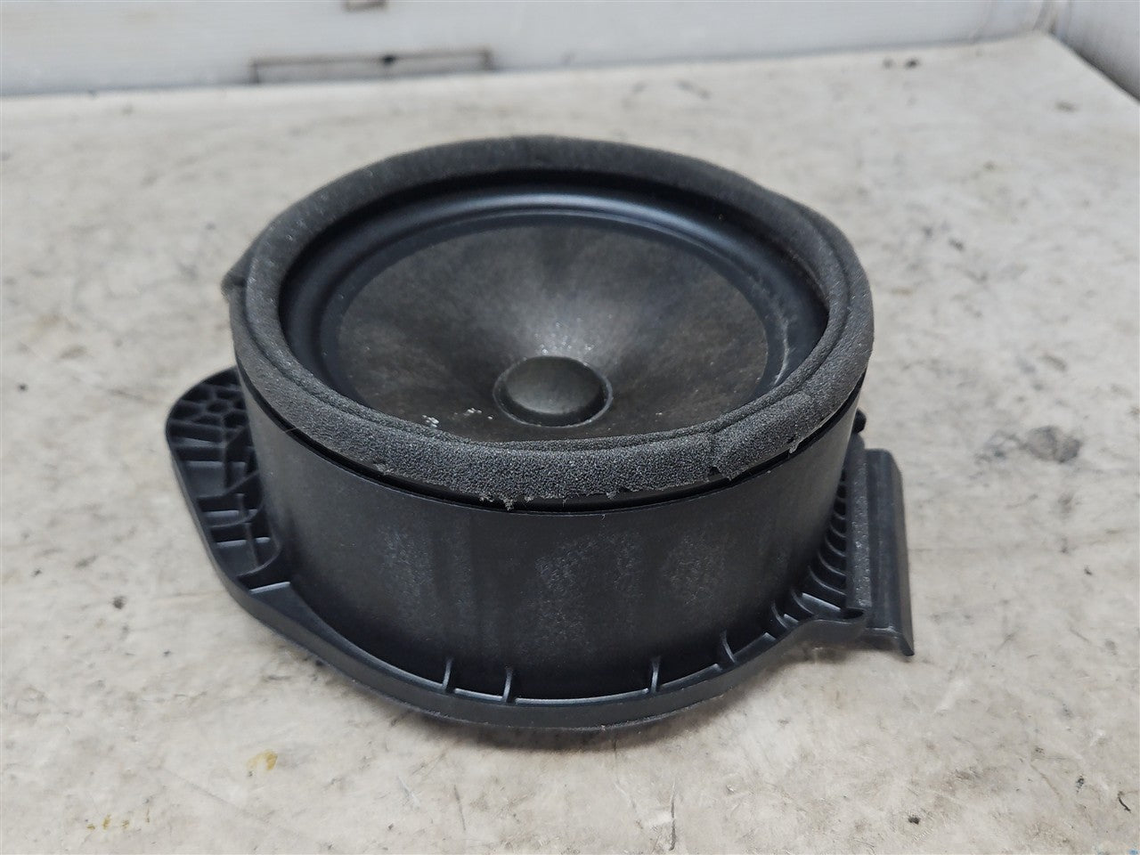 Used OEM 2010-2015 CAMARO BOSTON DOOR SPEAKER PASSENGER RH OR DRIVER, actual item photo 2