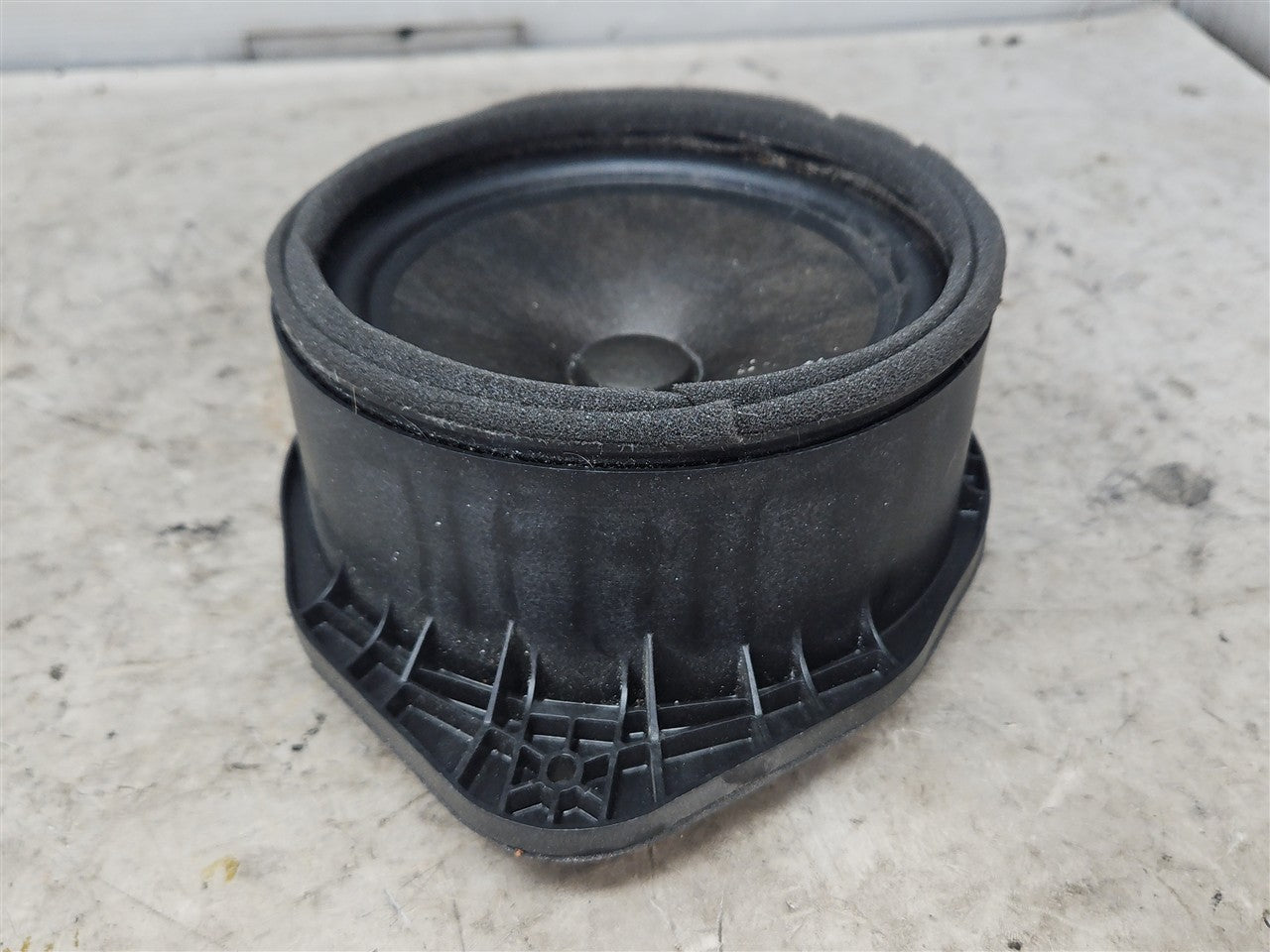 Used OEM 2010-2015 CAMARO BOSTON DOOR SPEAKER PASSENGER RH OR DRIVER, actual item photo 3